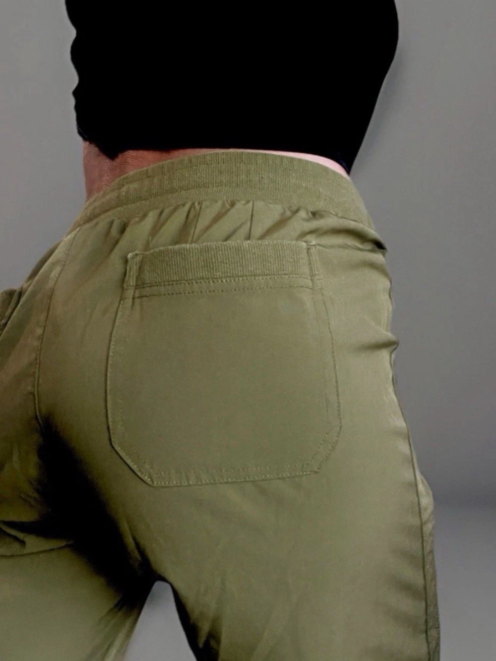 Womens olive green pull on utility pants 12 petite Capri pockets elastic waist